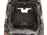 大きな開口部の荷室スペースはとても広々としています。 大きな荷物も楽々収納出来ちゃいますよ。 大は小を兼ねると言いますしスペースは大きい事に越した事はありませんね。
