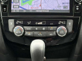 自動で暖かさを調節してくれるオートエアコンは、運転席と助手席の設定温度をそれぞれ独立して調整できるエアコン独立温度調整機能を搭載。後席エアコン吹き出し口で快適なドライブを楽しんでいただけます!