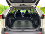 普段のお買い物や通勤、送迎等に十分な荷室スペースを確保しております。セカンドシートを倒すと、大きな荷物の積載も可能です♪