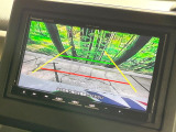 【バックカメラ】駐車時に後方がリアルタイム映像で確認できます。大型商業施設や立体駐車場での駐車時や、夜間のバック時に大活躍!運転スキルに関わらず、今や必須となった装備のひとつです!