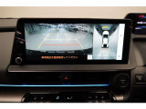 パノラミックビューモニター付きです。車両を上から見たような映像をディスプレイオーディオ画面に表示。運転席からの目視だけでは見にくい、車両周辺の状況をリアルタイムでしっかり確認できます。