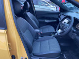 適度なホールド感と快適な座り心地の運転席シートまわり!