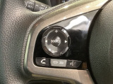 ステアリングにオーディオ操作スイッチが付いています。オーディオ画面に直接タッチしなくても操作が出来ますので、運転に集中できます。