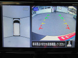 車の真上から見下ろしたような360度視界の良い『アラウンドビューモニター』です♪♪ 苦手な狭い駐車場、暗い所でも確認ができてとっても安心です♪♪