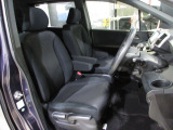 運転席には高さ調整ができる『シートハイトアジャスター機能』が付いています! これなら小柄な方にも大柄な方にも自分にぴったりの運転姿勢がとれますね〜!