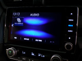 CD、DVD、Bluetooth、AM、FM、スマートフォン接続ができます。