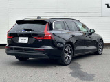 北欧流のラグジュアリーを体現したV60。伝統的なスカンジナビアン・デザインを継承しながら、躍動感にあふれ優雅な雰囲気を身にまとう、新しい潮流を具現化したスタイリングです。