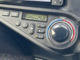 オートエアコンで車内快適♪ご希望の温度に設定すれば風向きや風量を自動で調整してくれますよ!