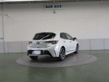 高級車の定番「ダブルウィッシュボーン式」のリヤサスペンションを採用。質感に優れた、心地よい乗車感を実現しています。