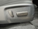 パワーシート搭載。微妙な調整が手軽にでき、最適なポジションで運転することが可能です。