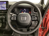 オーディオのチャンネル変更やボリュームなどの操作スイッチの他に、レフトセレクターホイールがついています。中央部を指先で上下に動かすことで、マルチインフォメーション・ディスプレイの各表示が確認できます。