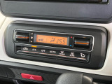 【オートエアコン】一度お好みの温度に設定すれば、車内の温度を検知し風量や温度を自動で調整。暑い&hellip;寒い&hellip;と何度もスイッチ操作をする必要はありません。快適な車内空間には必須の機能ですね♪