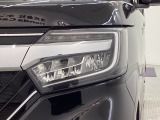 LEDヘッドライトは、点灯の瞬間から最大光量を発揮し、突然暗くなるトンネルなどでの安定感を高めます。
