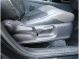 【シートアジャスター】上下調整できるシートアジャスター!運転手にあったドライバーズポジションができますね。