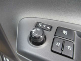 駐車時や狭い道でのすれ違い時に気を使うミラー。電動格納式ドアミラーはそんな時に便利です。