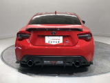 車の下廻りもリフトに上げて認定検査員が、細部までチェックをしています。安心してお乗りいただけるトヨタ認定中古車です。