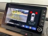カラービジョンとガイドラインで見やすいバックモニターと障害物センサーで車庫入れも楽ちんです♪