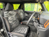 運転席シート廻りは使用感も少なく、良好な状態となっています。前オーナー様が丁寧に使っていたことがよくわかりますね。