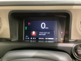 デジタル表示のスピードメーターとタコメーター、燃費やオドメーターなどの表示の他に、ホンダセンシング機能などの表示もできる多機能なマルチインフォメーション・ディスプレイです。