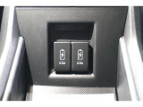 USBソケットがついていますのでコードを繋げばスマートフォンなどの充電が出来ます!