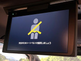 【フリップダウンモニター】大画面モニターで後席でもエンタメをお楽しみいただけます。小さなお子様にも大人気の装備です♪