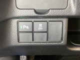 VSA装備車です。VSAはドライバーの操作と車の動きを見守っています。もし車の挙動が乱れたとき、4輪別々にブレーキをかけたり、エンジンパワーをしぼることによって車を安定させます。