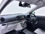 ダイハツのお店では、ダイハツ車を知り尽くしたプロフェッショナルが、専用の診断機器を使って各システムを点検しております。