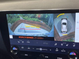 【パノラミックビューモニター】専用のカメラにより、上から見下ろしたような視点で360度クルマの周囲を確認することができます☆死角部分も確認しやすく、狭い場所での切り返しや駐車もスムーズに行えます。