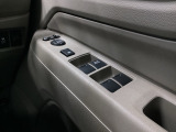ドアミラーのスイッチは運転席ドアにあります。