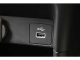 USB端子装備で充電も可能です。