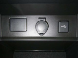 【充電用USB端子】デバイスの充電に便利です。※実際の接続端子は写真で確認or店舗までご気軽にお問合せください♪