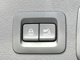 【パワーバックドア】スマートキーや運転席のボタンを押すだけでリアゲートが自動で開閉します!荷物を持っている時や、高い位置にあるバックドアを閉める際に便利な機能です♪