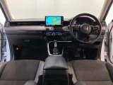 【前方視界】開放的な前方視界!運転がしやすく疲れにくいです♪窓が大きく、見通しがとっても良いおクルマですよ♪