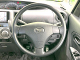 インテリアに合わせたデザインのステアリングは、運転される方のことも考え、運転しやすい形状、大きさです。是非一度、実際に触ってお確かめください。