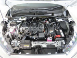 車にとって、とても大切な部分のエンジンルーム。綺麗に清掃済みで安心です。