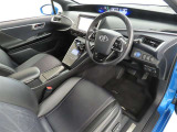 シンプルで使いやすいデザインの運転席です。