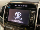 【メーカー純正ナビ】インテリアに溶け込むスタイリッシュな「専用設計」メーカーナビを装備♪視認性や操作性など基本性能にも優れ、より上質なカーライフをお楽しみいただけます。