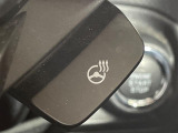 【ステアリングヒーター】冬場の寒い日に手がかじかみながら運転するのはツライですよね。でも、これがあれば安心です!ハンドルのグリップ部がじわっと暖かくなって心までポカポカします。