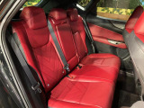 後部座席も気になるようなキズ・汚れやへたり等、大きなダメージはなく、良好な状態です。