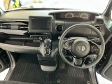 【前方視界】開放的な前方視界!運転がしやすく疲れにくいです♪窓が大きく、見通しがとっても良いおクルマですよ♪