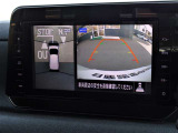 アラウンドビューモニターは、まるで上空から見たような映像で駐車をサポート!苦手な駐車も心強いですね!