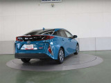 高級車の定番「ダブルウィッシュボーン式」のリヤサスペンションを採用。質感に優れた、心地よい乗車感を実現しています。