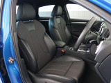 Audi車はどの車種も全てレザーハンドルです。そこにはAudiのこだわりがあり質感の高いレザーでしっかりと手に馴染み、高級感を演出します。