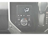 【オートエアコン】一度お好みの温度に設定すれば、車内の温度を検知し風量や温度を自動で調整。快適な車内空間には必須の機能です。