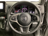 ハンドルにHondaセンシング系のクルーズコントロールやレーンキープアシストなどのスイッチと、オーディオの操作スイッチが装備されています。ハンドルから手を離さず安全に操作できます。