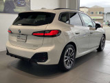 都会的な雰囲気を纏いながらも、BMWらしいスポーティさをしっかり感じられる一台です。