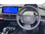 運転席まわりです。 各操作スイッチは使いやすい位置に配置されてます。