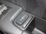 運転席&助手席シートヒーターが付いてます。寒い冬でもスイッチONで座面をあたたかくして、ドライブをさらに快適にしてくれます。HIとLOの2段階に温度設定が可能です。