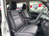 ひじ掛けが付いて運転が楽です