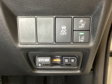 Hondaセンシング用の、VSA(ABS+TCS+横滑り抑制)解除と路外逸脱抑制機能などのオンオフスイッチはハンドルの右側に装備。その下にETC2.0がついています。高速道路の料金所の通過も楽々です。